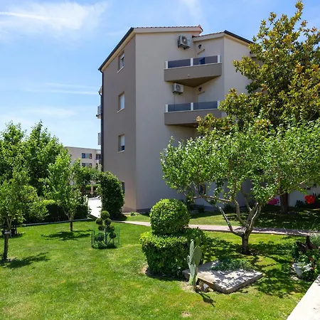 Sunny Garden Lux Apartamento *