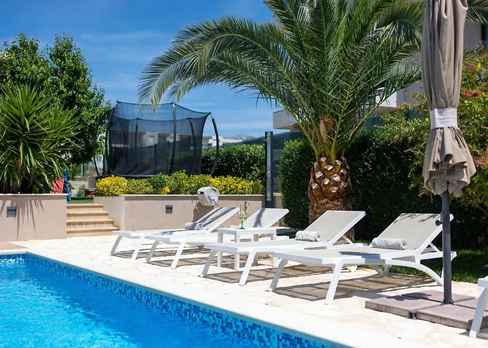 Апартаменты Sunny Garden Lux