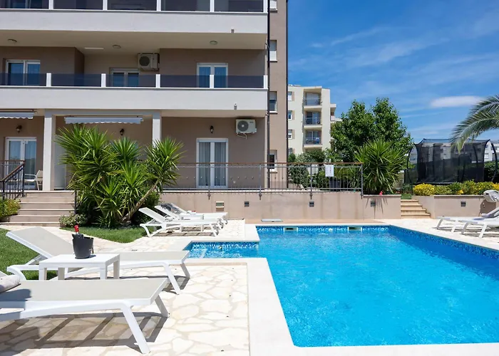 Апартаменты Sunny Garden Lux *