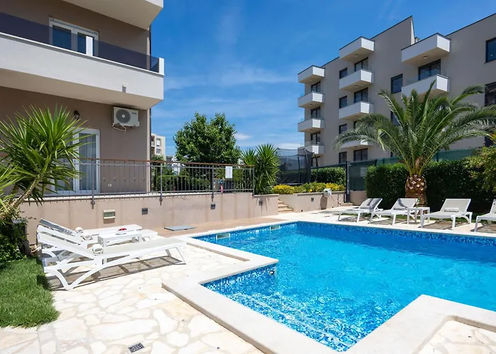 Апартаменты Sunny Garden Lux *