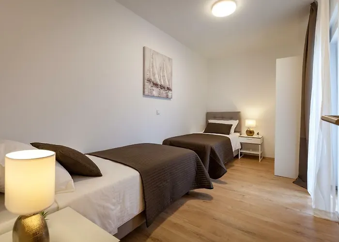 Апартаменты Sunny Garden Lux *