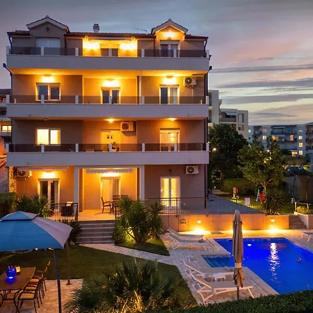 Sunny Garden Lux Apartment