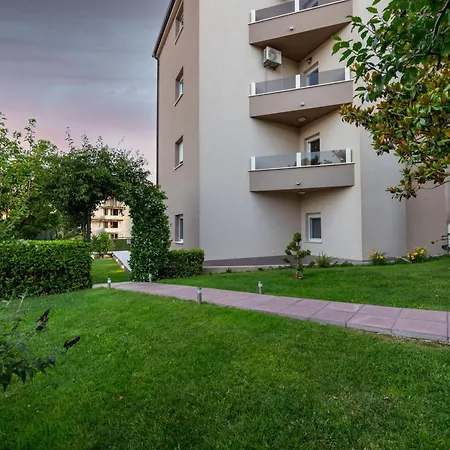 Apartamento Sunny Garden Lux