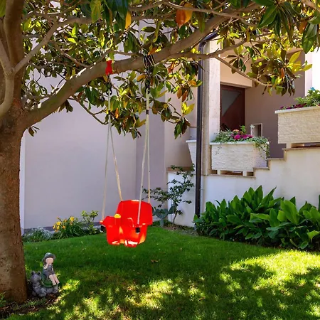 Sunny Garden Lux Apartment *