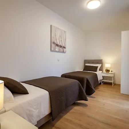 Apartamento Sunny Garden Lux *