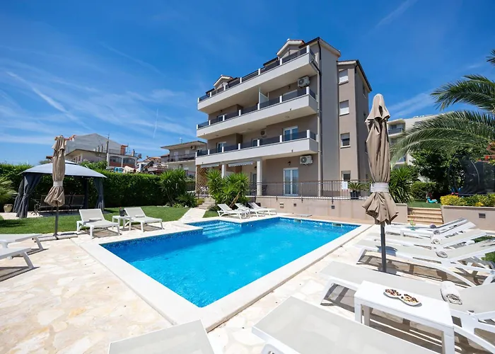 Sunny Garden Lux Apartament *